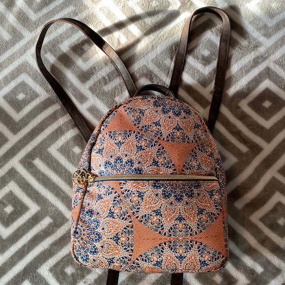 Mini Makeup Backpack - Picture 3 of 6